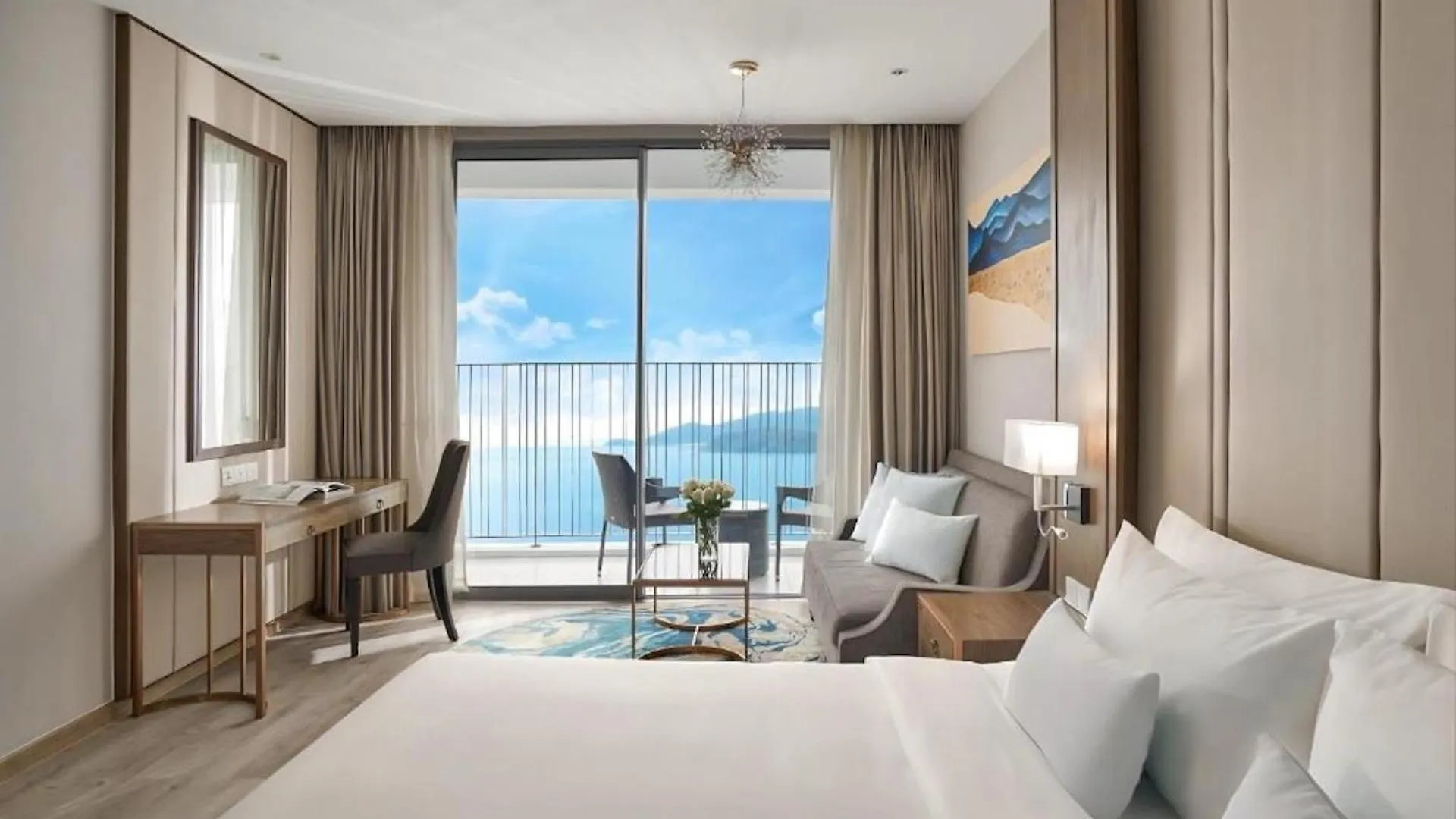Lyn Panorama Beachfront Studio Nha Trang Aparthotel