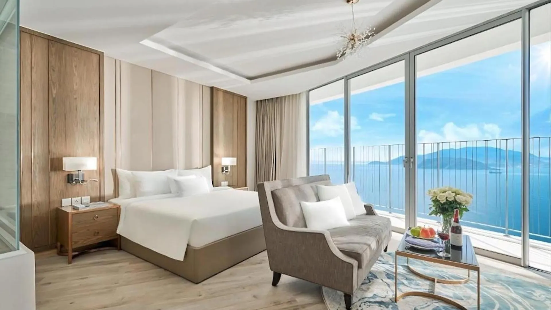 Lyn Panorama Beachfront Studio Nha Trang Aparthotel