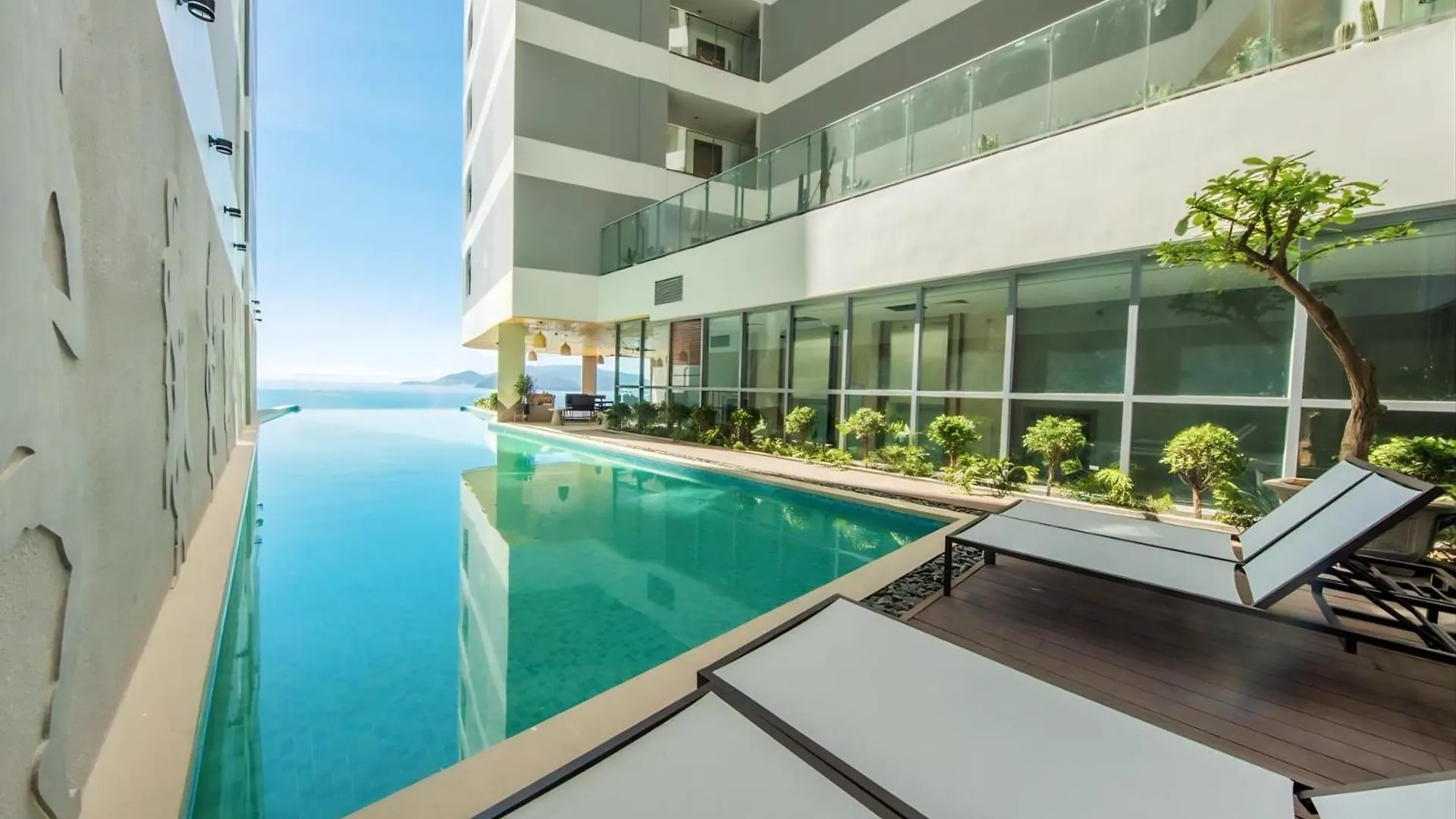 Lyn Panorama Beachfront Studio Nha Trang Vietnam