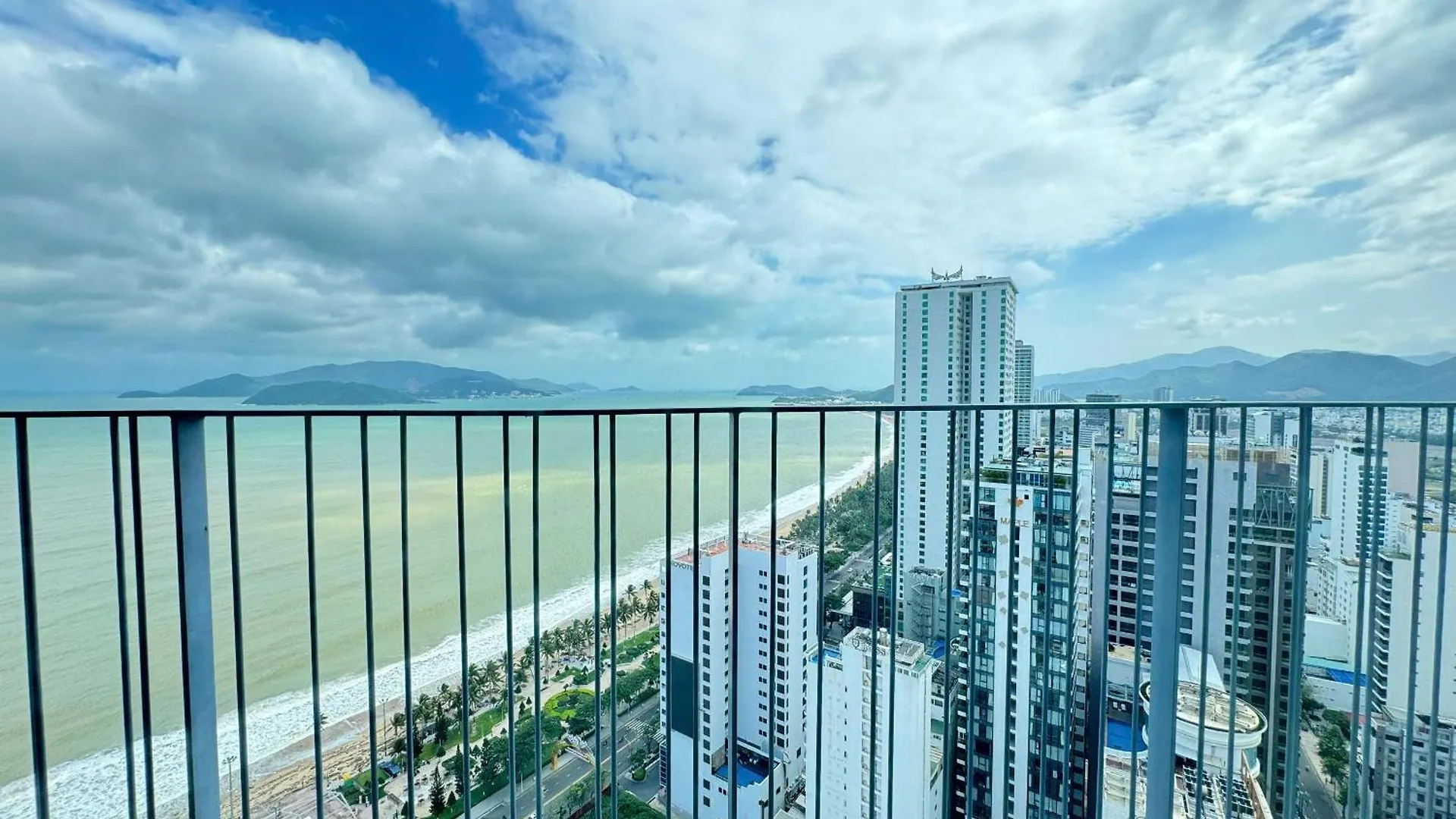 Aparthotel Lyn Panorama Beachfront Studio Nha Trang